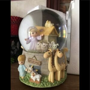 Rare Precious Moments Musical Water globe‼️FINAL SALE
